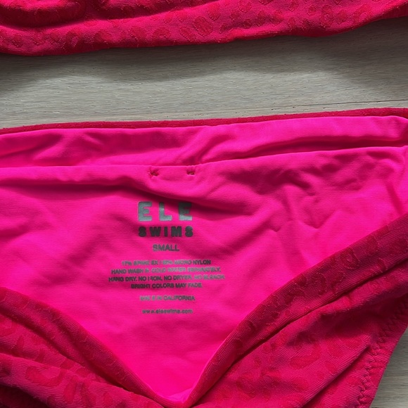 NWT Ele swims - Picture 5 of 6